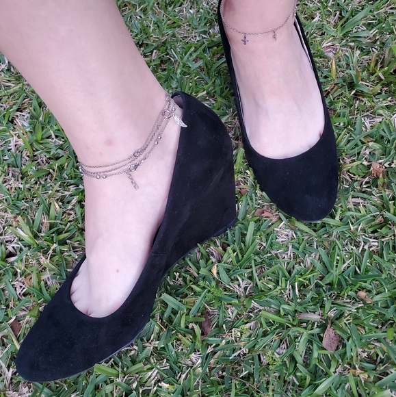 BANDOLINO Black Suede Business Casual Low Cocktail Wedges - Picture 4 of 15